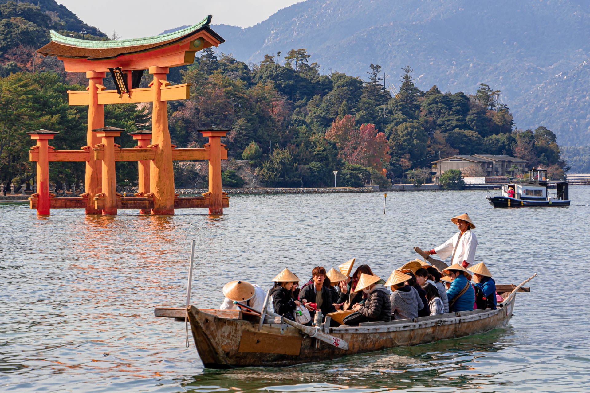 itsukushima tori and boat